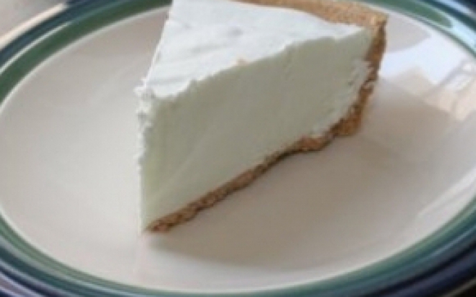 Prepara un desert delicios in 10 minute: Placinta cu iaurt inghetat!