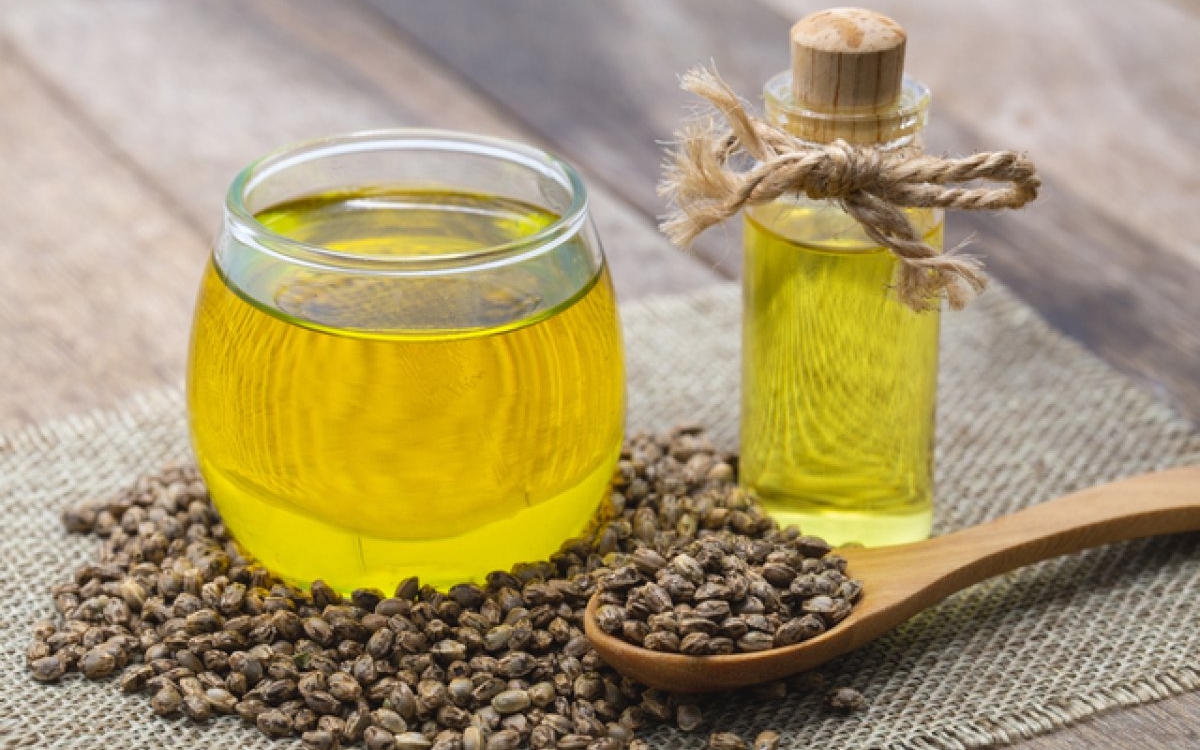 Împachetări cu ulei de ricin: ce înseamnă și cât de benefice sunt
